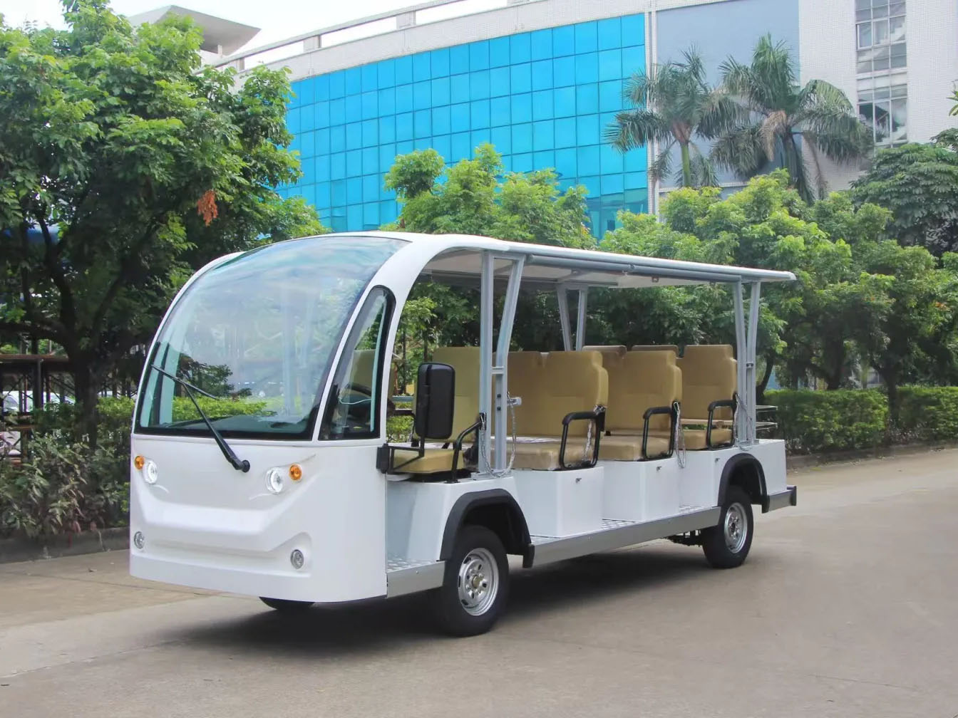 8 Seats Multi-Purpose Electric Vehicle