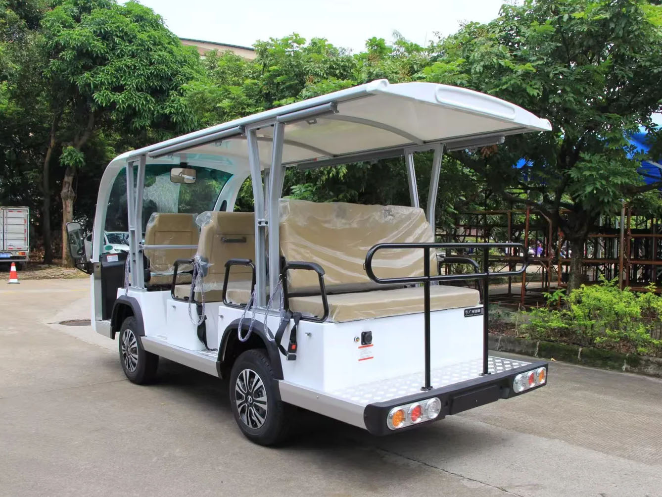 8 Seats Multi-Purpose Electric Vehicle
