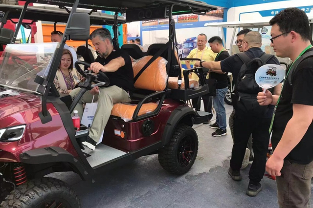 Exposi&ccedil;&atilde;o de carrinhos de golfe (26)