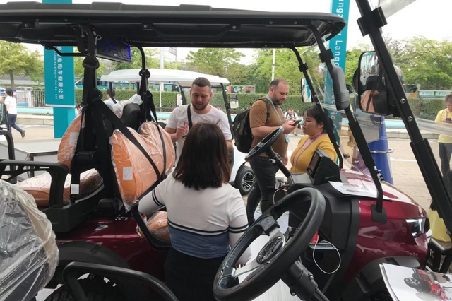 Exposi&ccedil;&atilde;o de carrinhos de golfe (7)