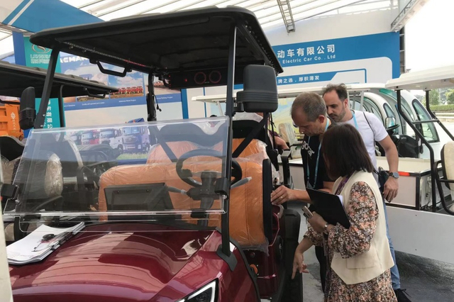 Exposi&ccedil;&atilde;o de carrinhos de golfe (16)